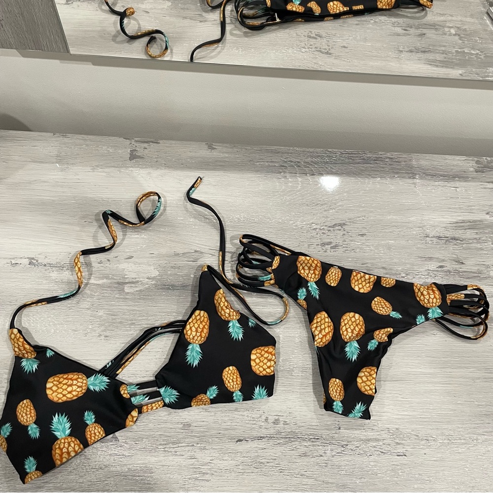 Like new! Pineapple 🍍 bikini set